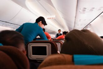 Praca stewardessy - na czym polega i jak można zostać stewardessą?